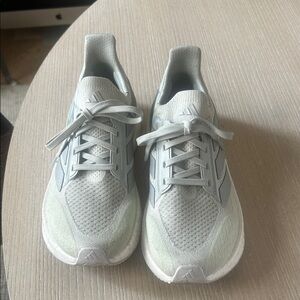 adidas Women’s Light Gray Knit Running Sneakers size 7 EUC